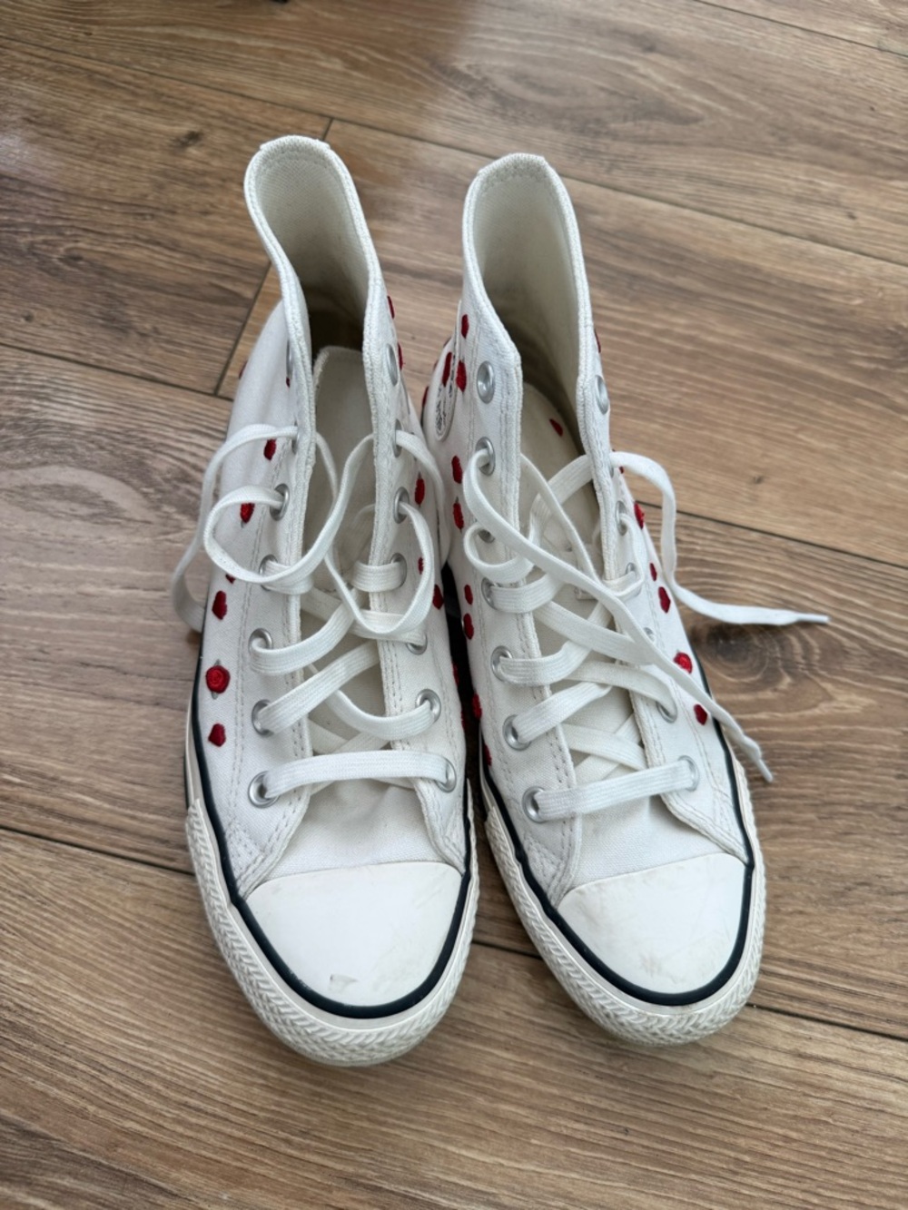 Converse - Picture 2 of 10